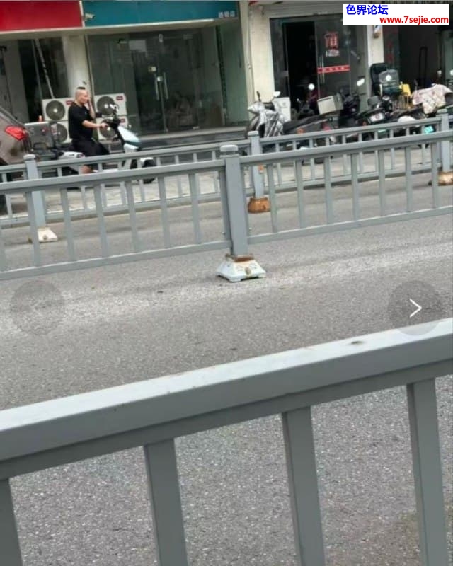 #无锡#,#扫街#,#探店# 2] 无锡 玻璃门 200快餐 吹硬了就带雨伞开干